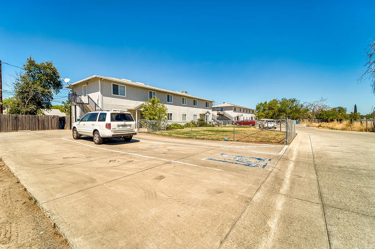 Building Photo - 1815 7th Ave #A-D
