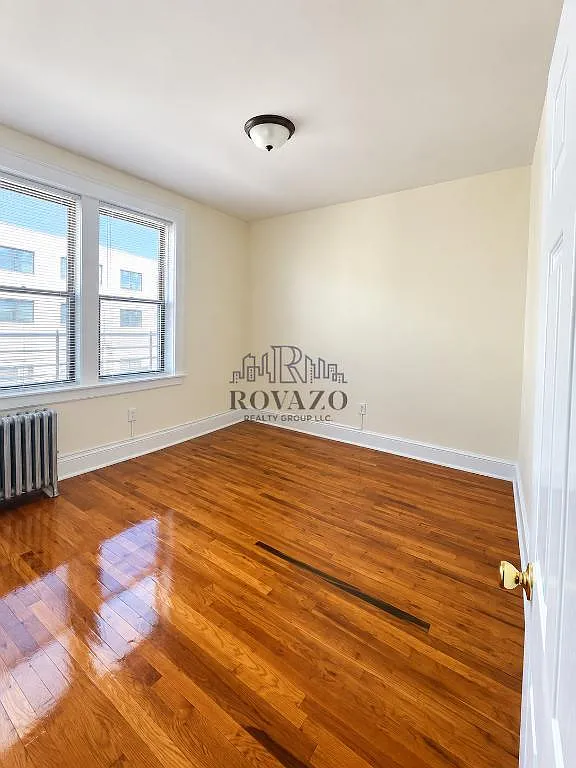 381 Union Ave — Photo 3