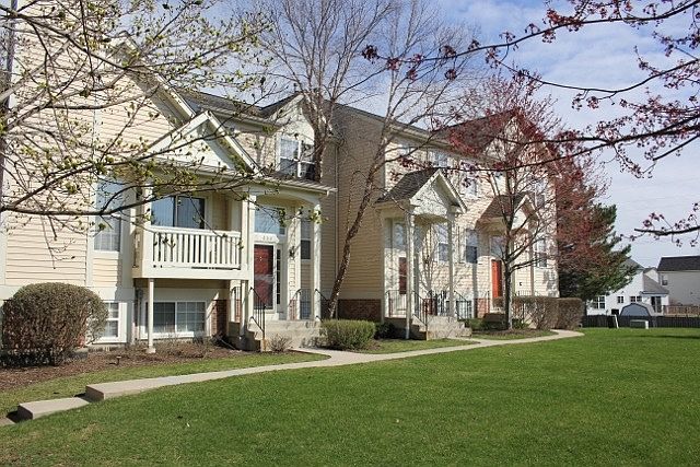 1st image of 855 Essex Cir