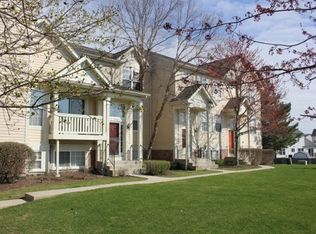 855 Essex Cir, Grayslake, IL 60030