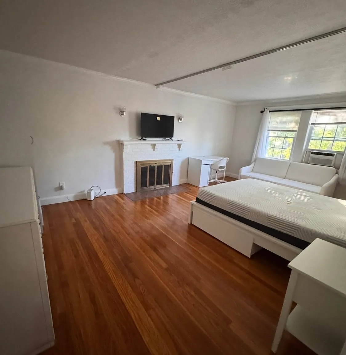 282 Foster St — Photo 4