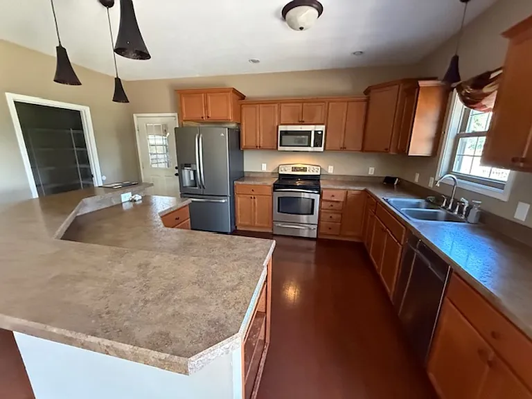 616 Wintergreen Dr — Photo 2