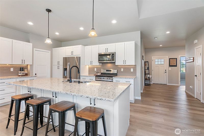 5th image of 801 Pine Crest Drive
