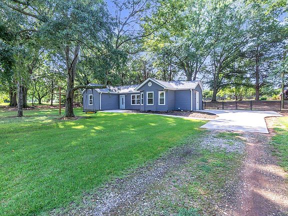2nd image of 202 Green Meadows Cir