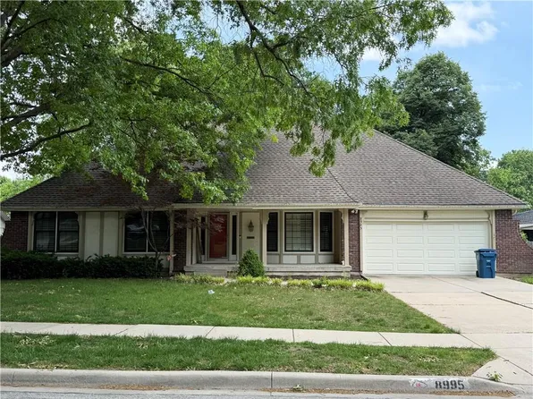 8995 Rosewood Dr, Prairie Village, KS 66207