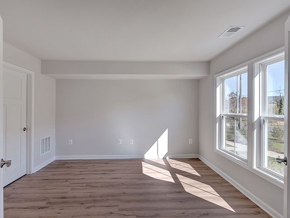 4th image of 4515 Berwyn Ln