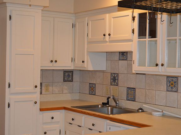 2nd image of 201 N Marion Dr