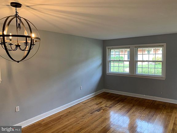 4th image of 132 S Virginia Ave #25