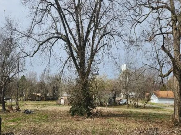 311 E Cherokee St, Westville, OK 74965