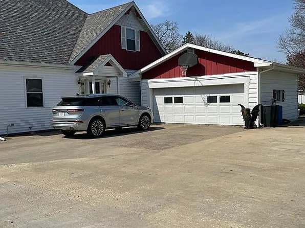 211 Pennsylvania Ave, Westville, IL 61883