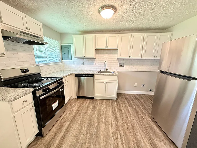 4409 Primrose Ln — Photo 6