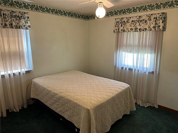 4th image of 1109 Holmes St