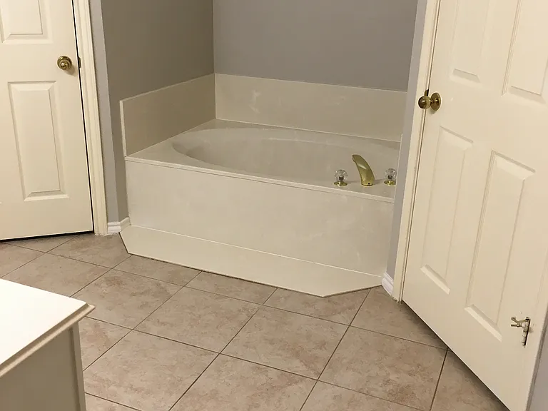 1426 Mapleview Dr — Photo 1