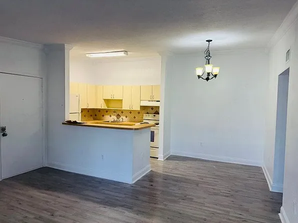 9731 Hammocks Blvd APT 204, Miami, FL 33196