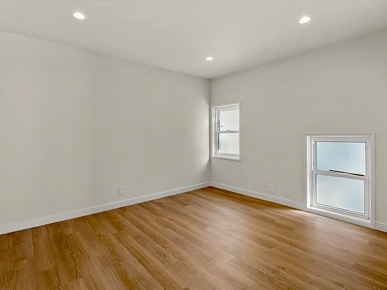20656 Pacific Coast Hwy — Photo 13