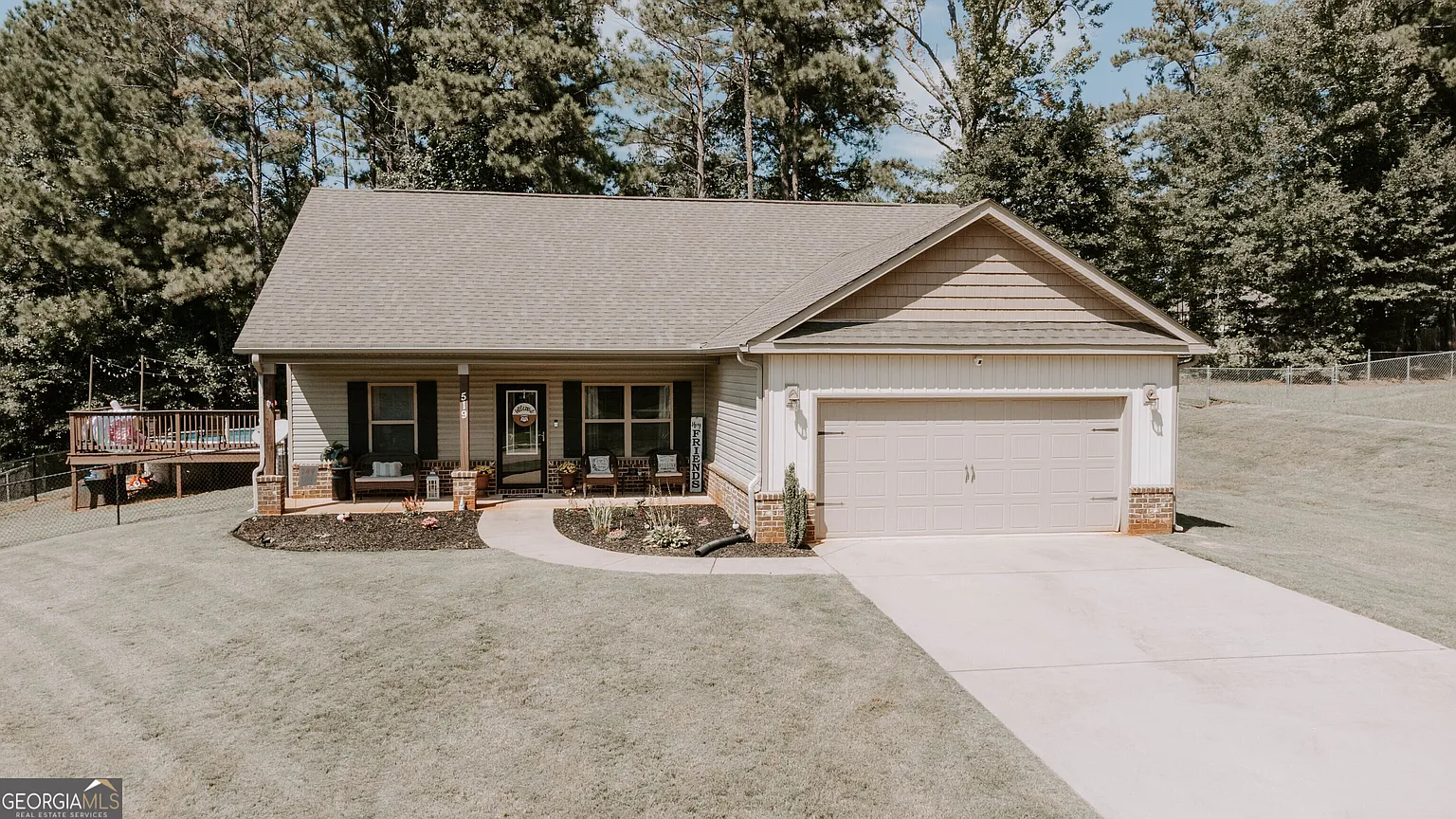 519 Knollwood photo 1