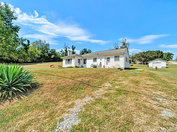 3rd image of 3050 Pitzer Rd