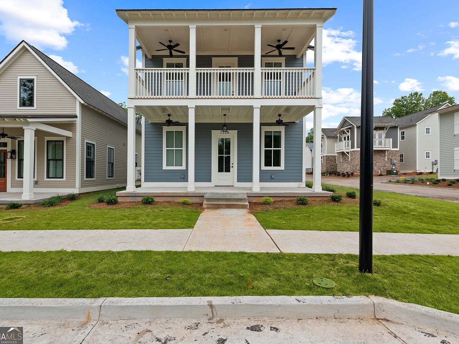 1 bed, 1.0 bath, 384 sqft, $995 — Photo 1