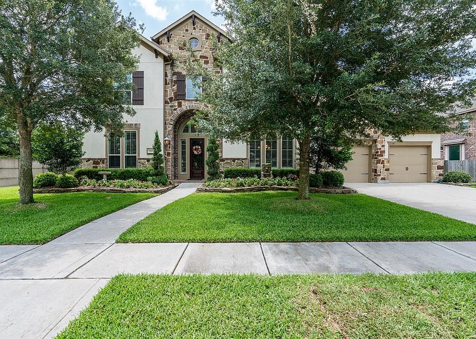 Gorgeous 2-story Trendmaker home with mature trees and lush landscape offers great curb appeal.