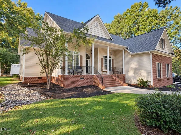 15 Woodhollow Dr, Youngsville, NC 27596