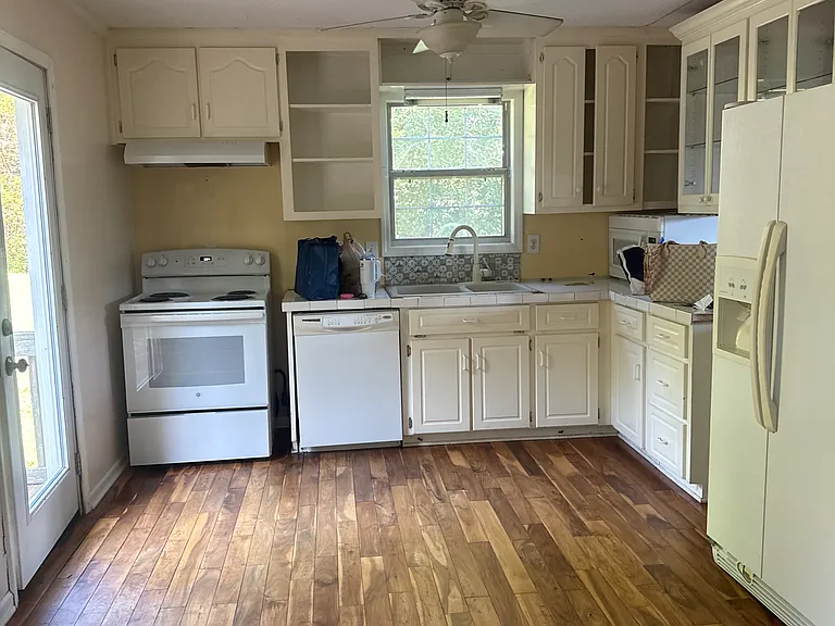 343 Hobson Dr — Photo 10