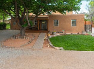 612 Charles Pl NW, Los Ranchos De Albuquerque, NM 87107