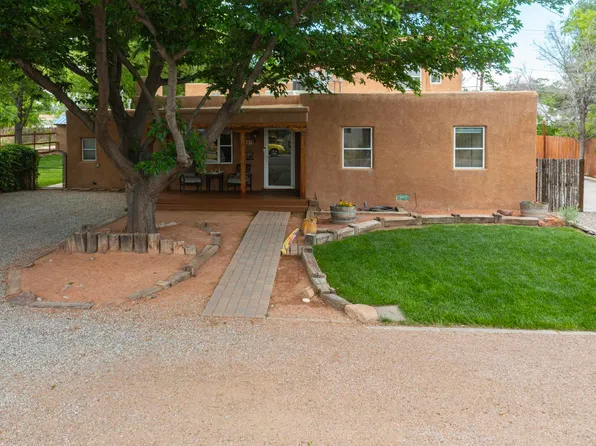 612 Charles Pl NW, Los Ranchos De Albuquerque, NM 87107