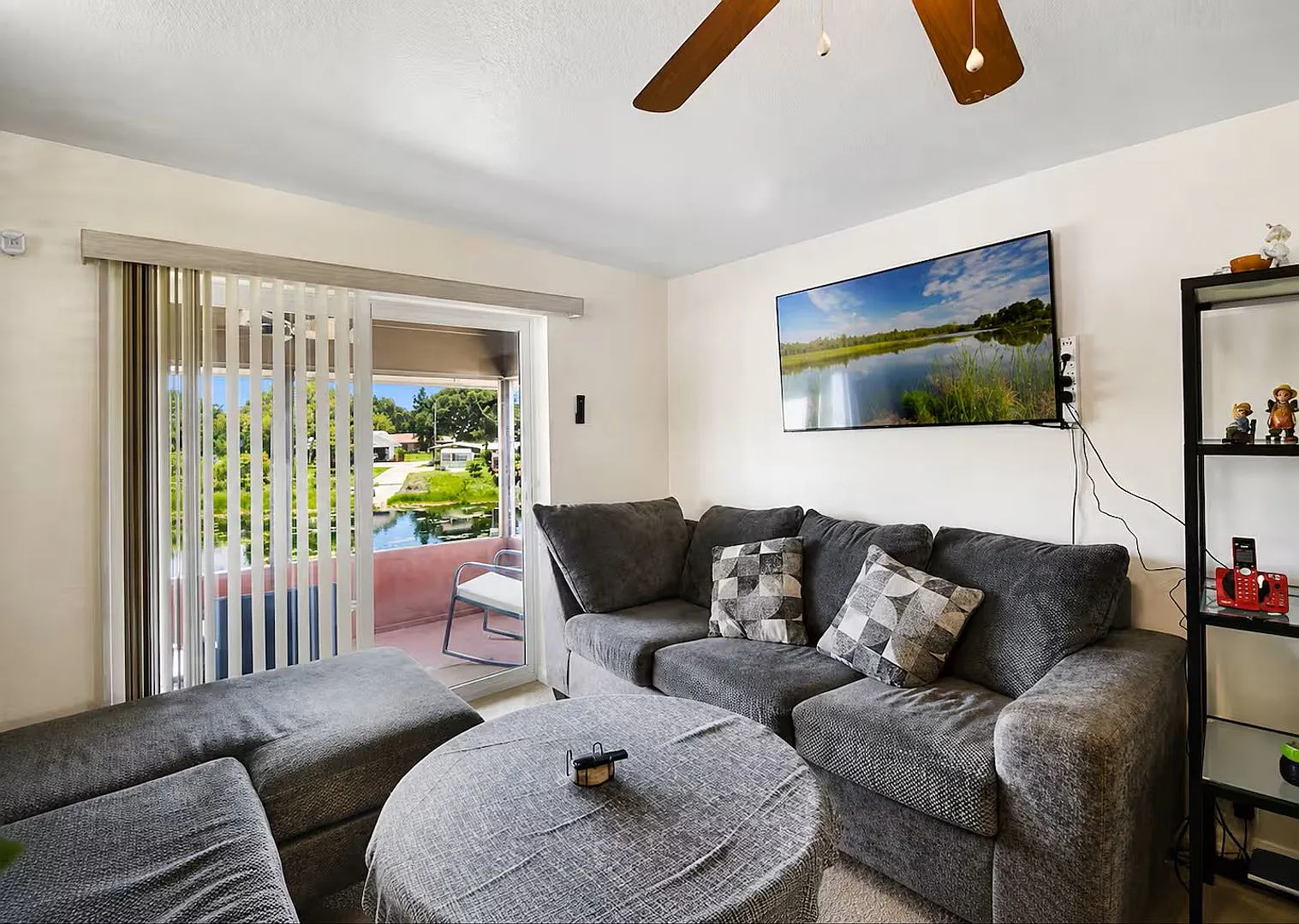 2 Bedroom 1 Bath Fully-Furnished Lakefront Apartment — Photo 2