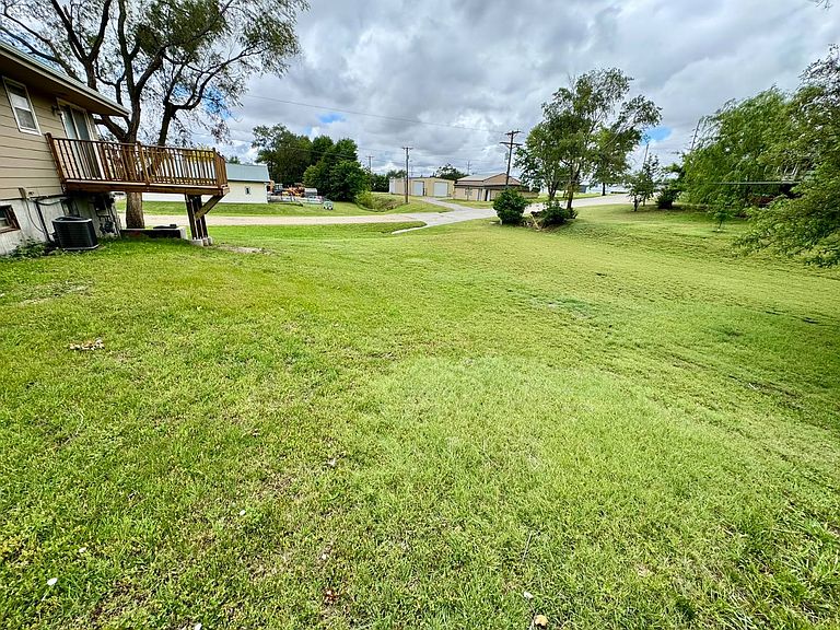 Listing photo 4