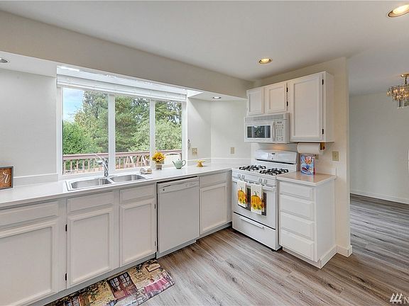 3rd image of 6513 181st St SW