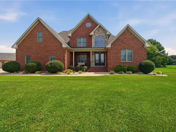 1040 Drumcastle Ln, Chesapeake, VA 23323