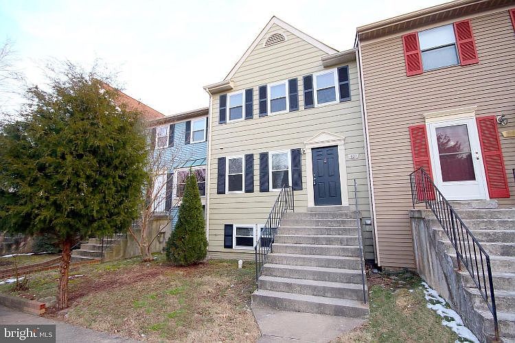 1st image of 921 Barton Oaks Pl