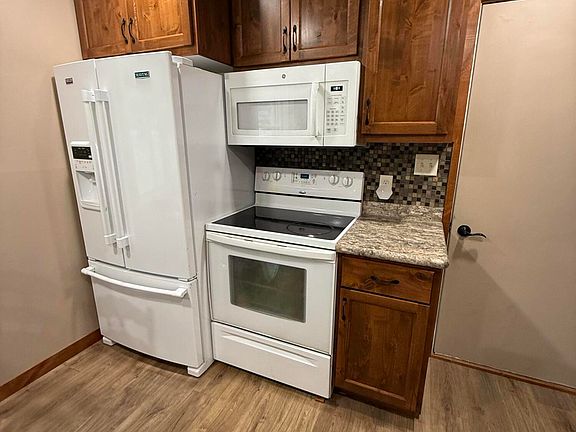 5th image of 809 18th Ave NE