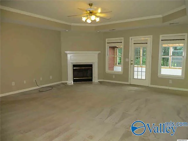 111 Capote Dr — Photo 4