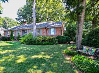 1702 Willow Wick Dr, Greensboro, NC 27408