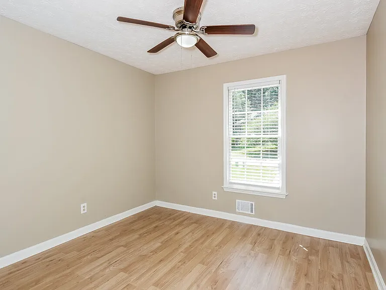 503 Brooksdale Dr — Photo 13