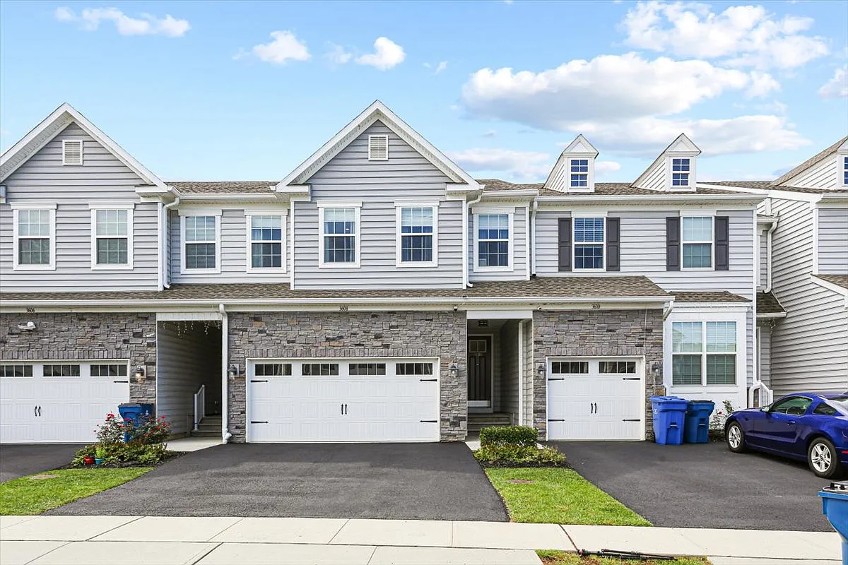 3 bed, 3.5 bath, 2436 sqft, $4,500 — Photo 1