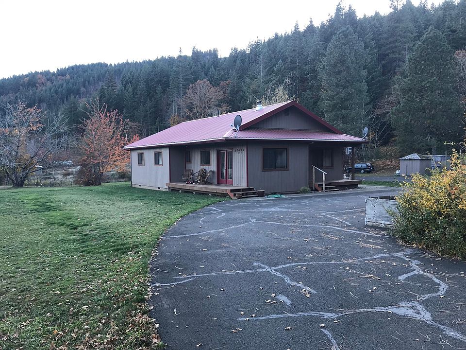 1 acre parcel with 3 beds 2 bath