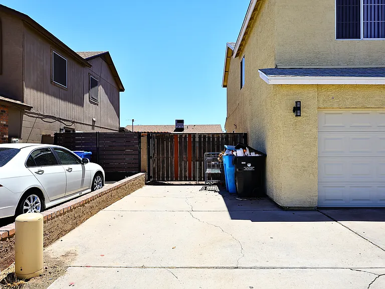 8935 W Windsor Ave — Photo 4