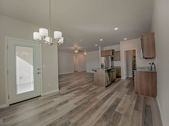 5th image of 765 Shadowleaf Ave