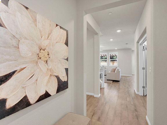 4th image of 485 Trianda Way