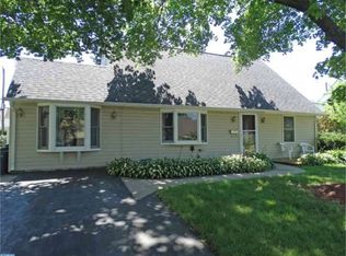 60 Candle Rd, Levittown, PA 19057