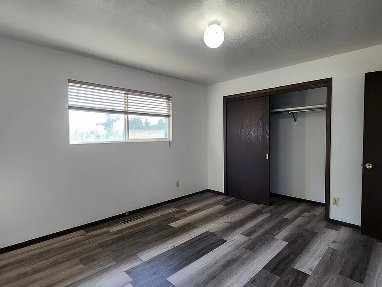 224 Glacier Dr — Photo 6