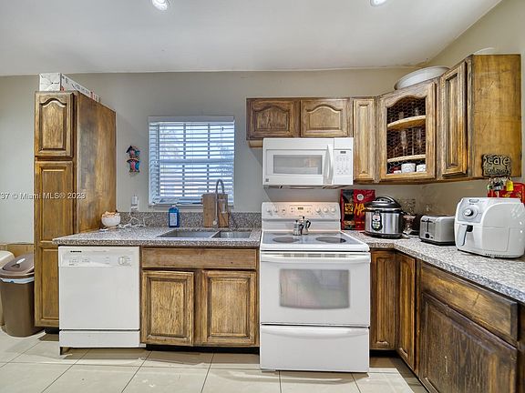 4th image of 7508 S Waterway Dr