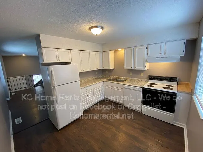1615 Jackson Ave — Photo 4