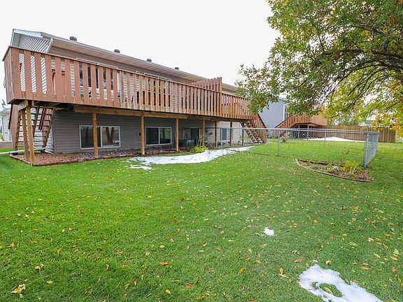 4th image of 1054 Oak Pl
