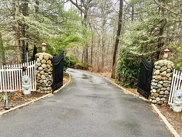 Quogue Riverhead Rd — Photo 14