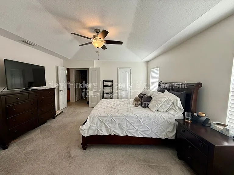 801 Derby Ln — Photo 11