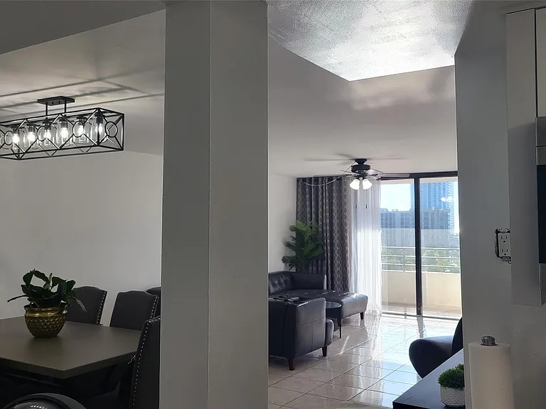 2500 Parkview Dr #802 — Photo 6