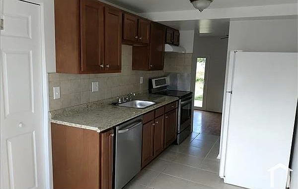 2nd image of 404 Essexwood Ct